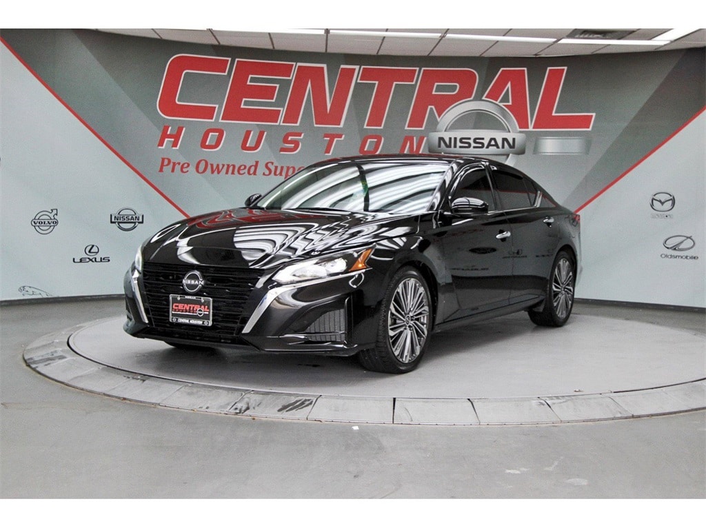 Used 2023 Nissan Altima SL with VIN 1N4BL4EV2PN332049 for sale in Houston, TX