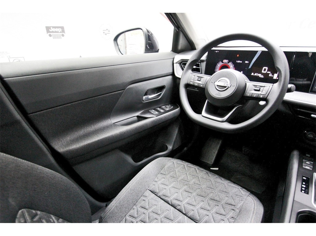 2026 Nissan Kicks SV photo 2