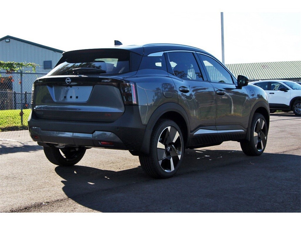 2025 Nissan Kicks SR photo 3