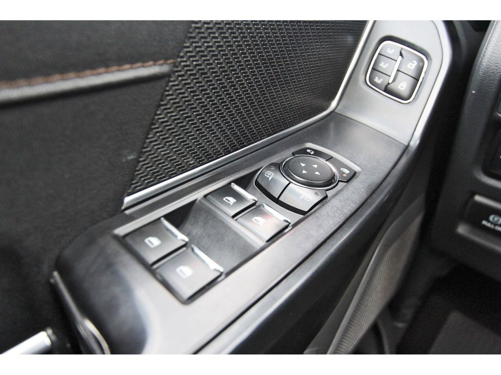 2023 Ford F-150 Raptor - Photo 17