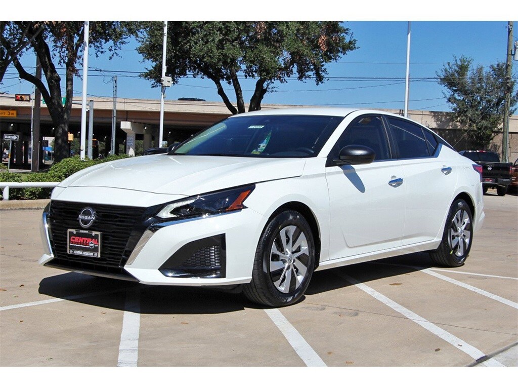 2025 Nissan Altima S photo 2