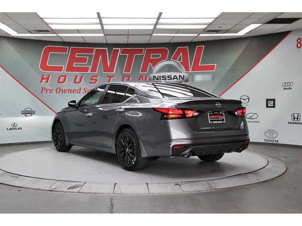 2025 Nissan Altima SV photo 4
