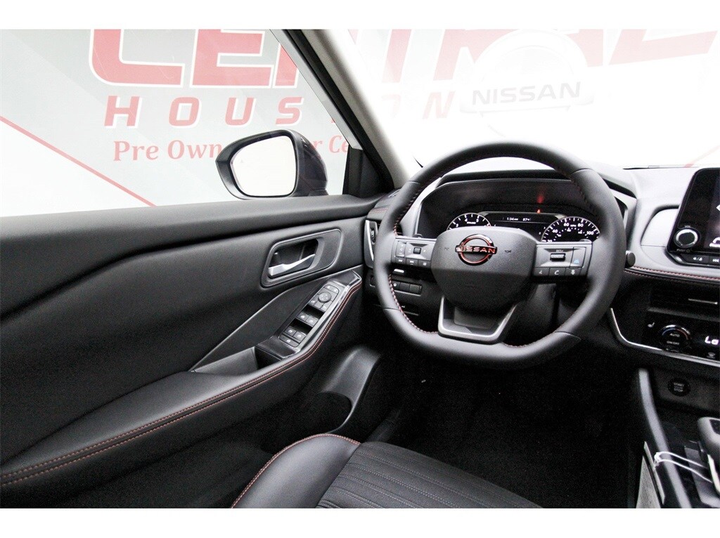 2026 Nissan Rogue SV photo 4