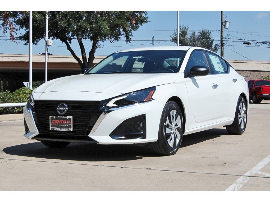 2025 Nissan Altima S photo 2