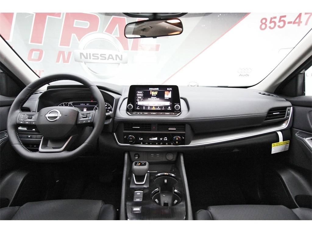 2025 Nissan Rogue SV photo 6