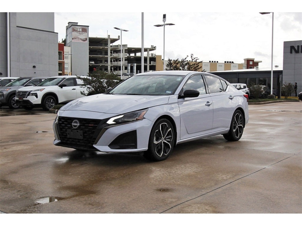 2023 Nissan Altima 2.5 SR photo 2