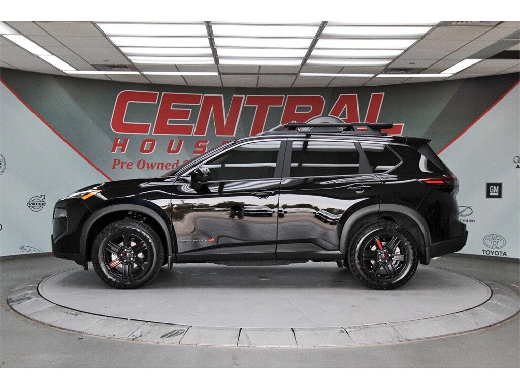 2026 Nissan Rogue SV photo 3
