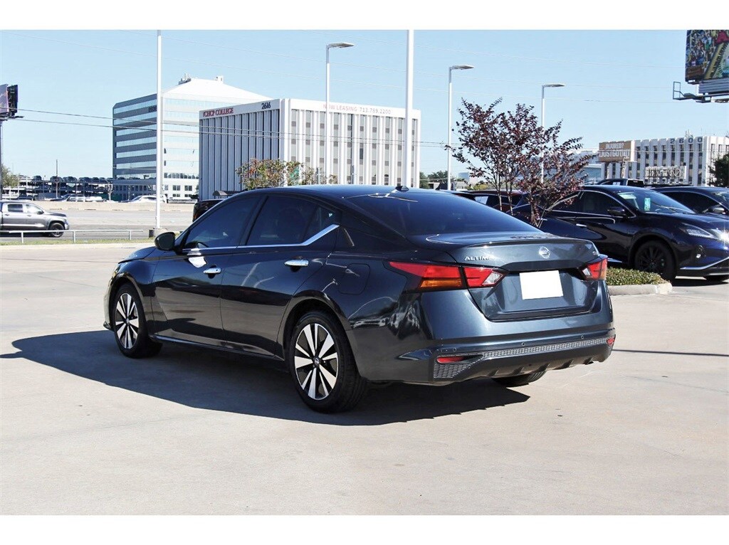 Used 2022 Nissan Altima 2.5 SV Sedan