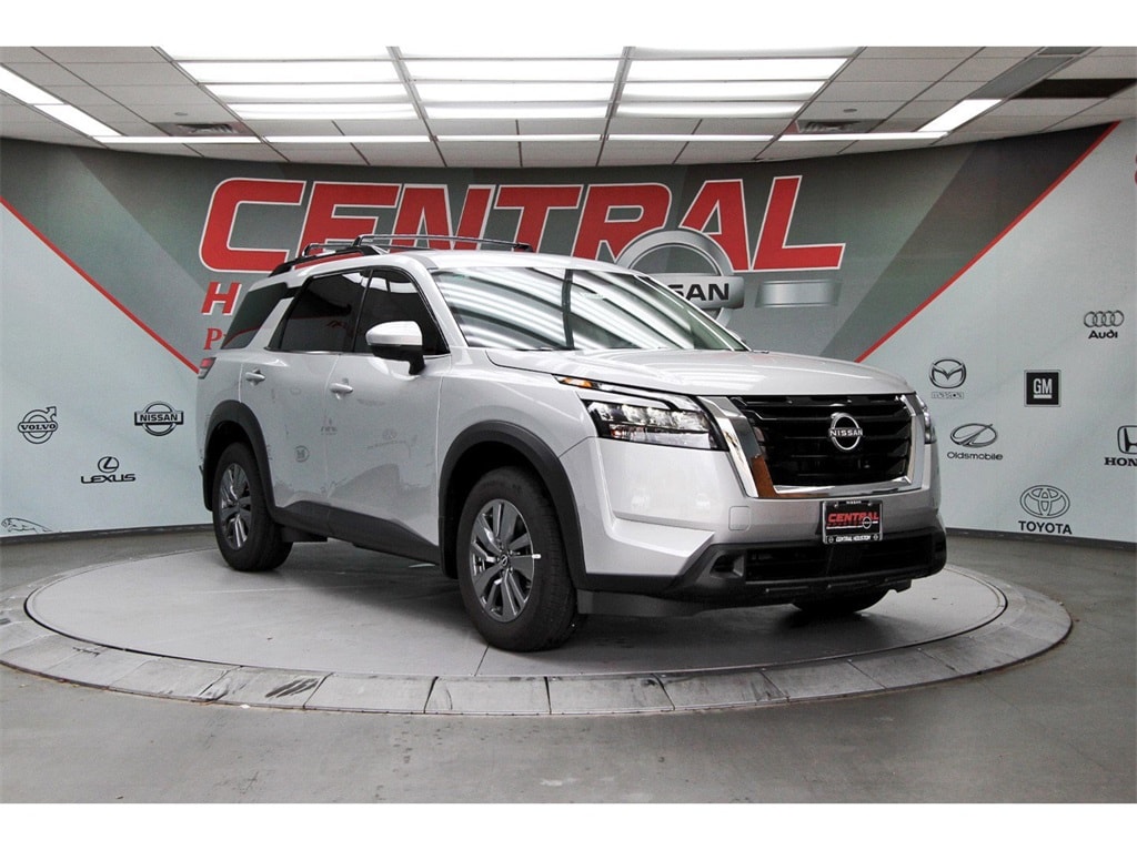 2025 Nissan Pathfinder SV's photo