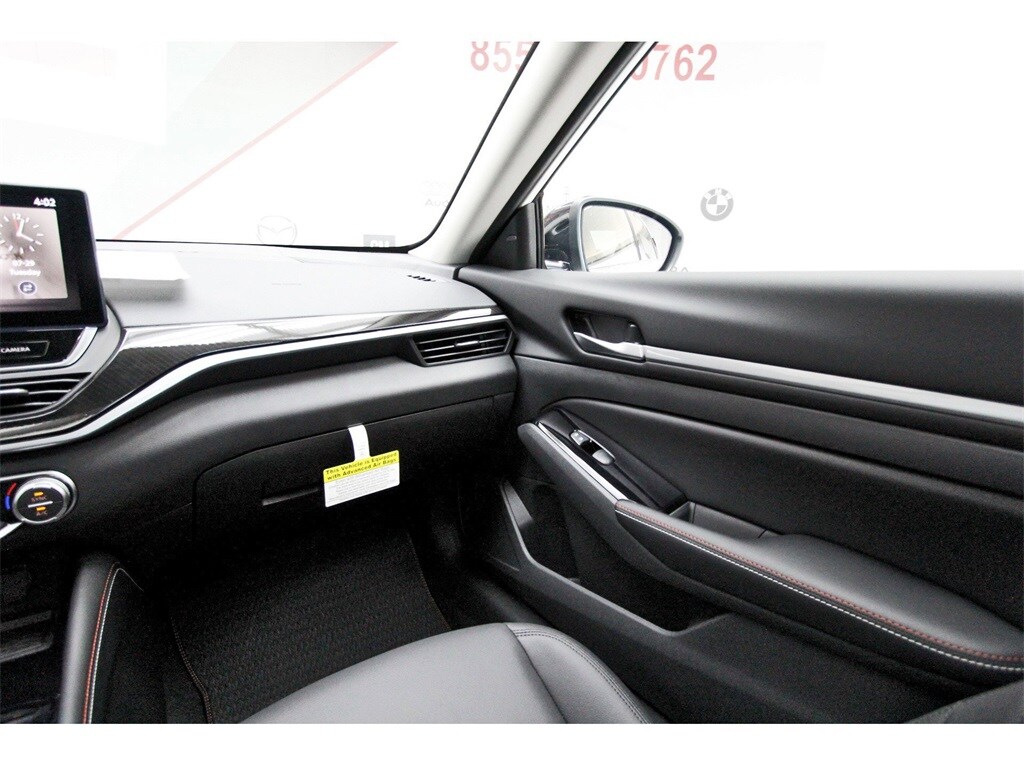 2025 Nissan Altima SR photo 9