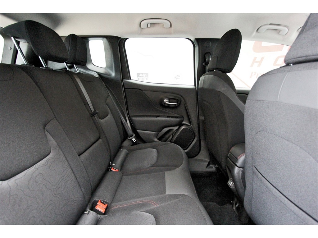 2022 Jeep Renegade Trailhawk photo 2