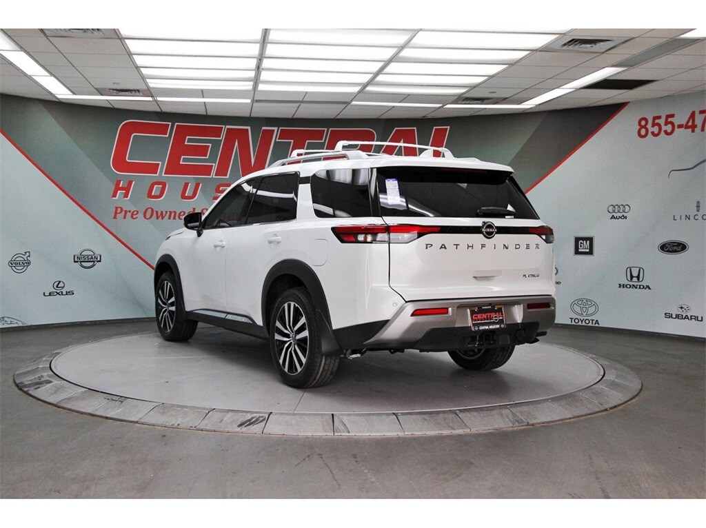 2025 Nissan Pathfinder Platinum photo 3