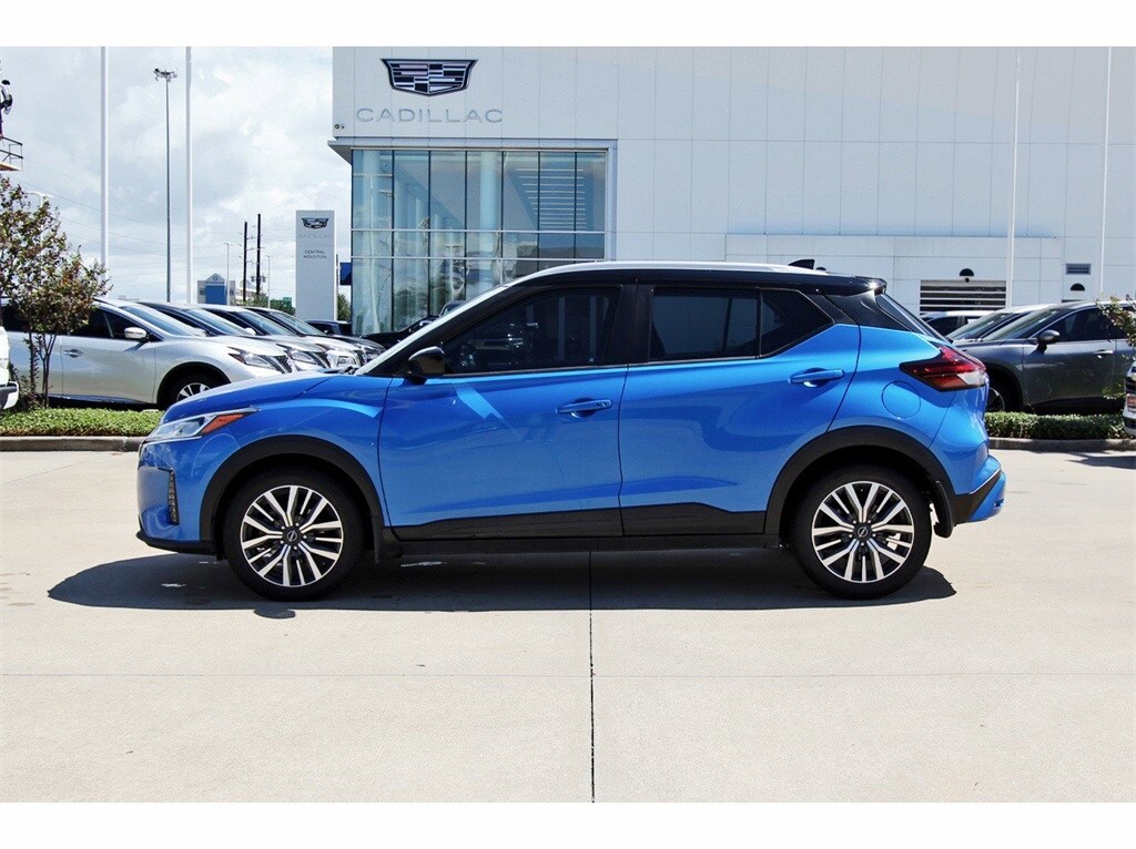 2023 Nissan Kicks SV photo 2