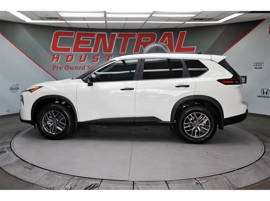 2026 Nissan Rogue S photo 2