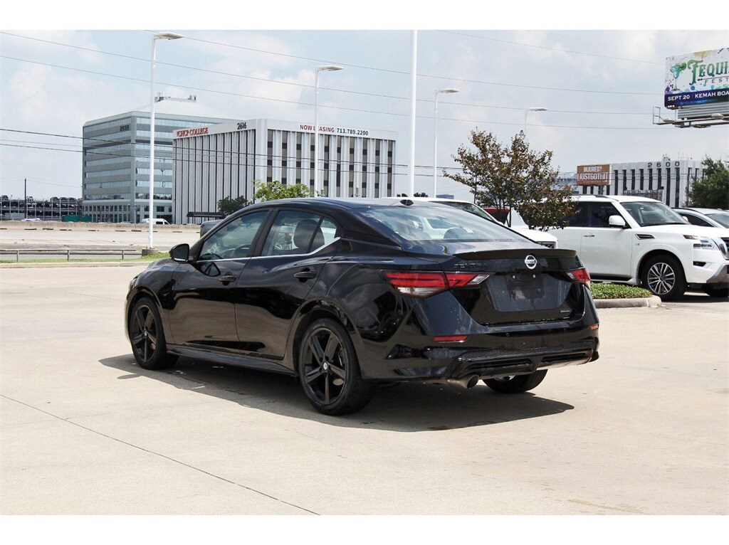 2022 Nissan Sentra SR photo 3