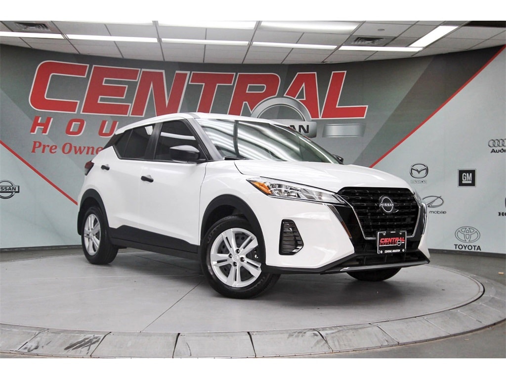 2025 Nissan KICKS PLAY Base