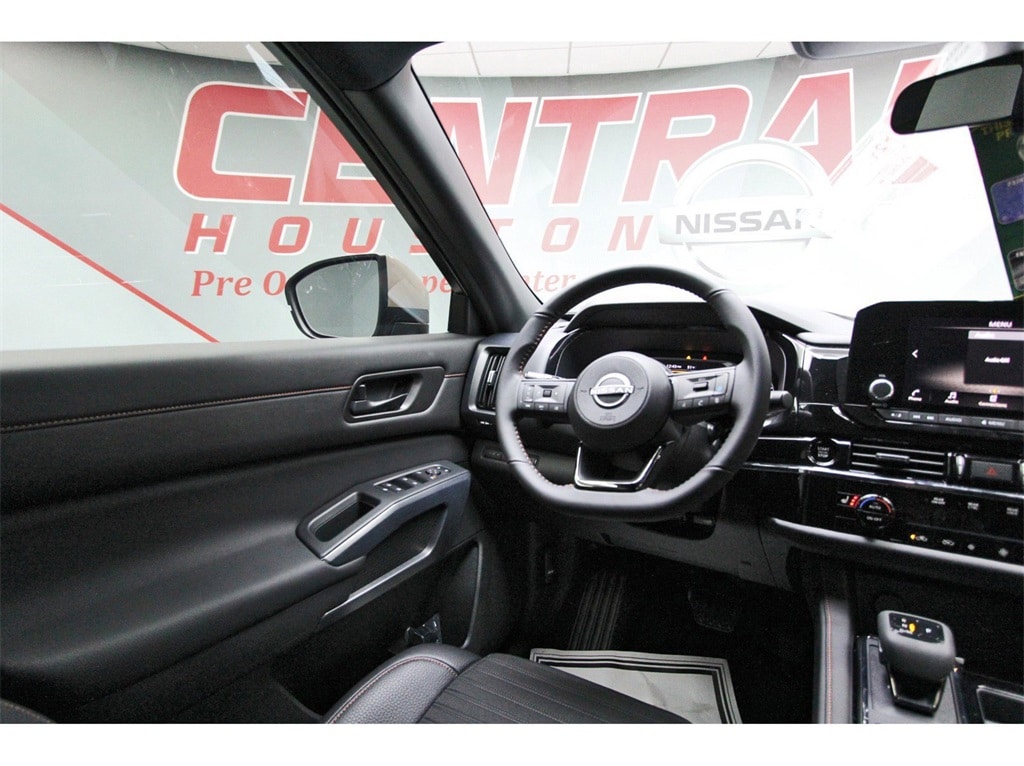 2025 Nissan Pathfinder Rock Creek photo 3