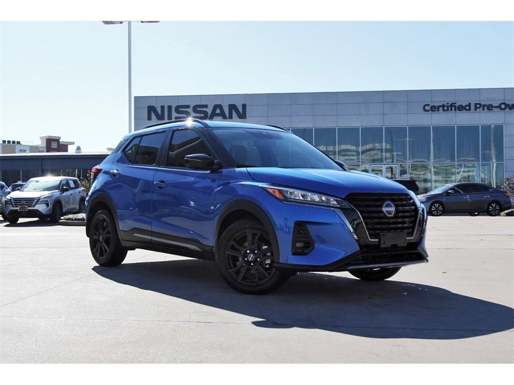 2023 Nissan Kicks SR