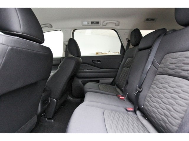 2025 Nissan Pathfinder S - Photo 11