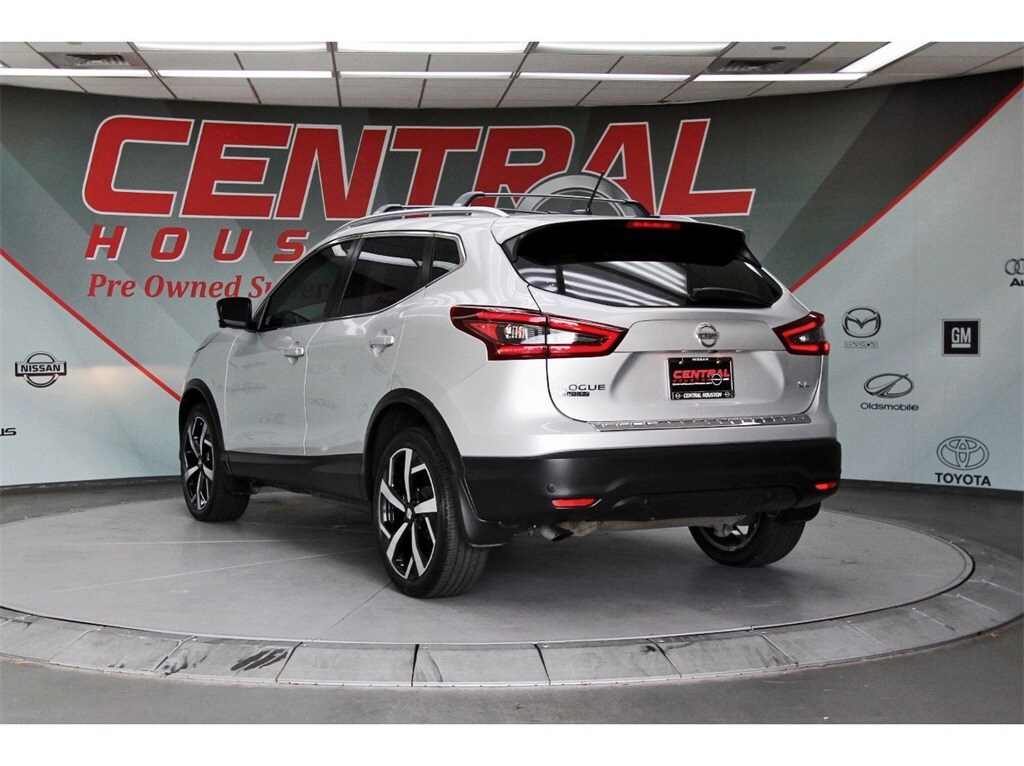 2022 Nissan Rogue Sport SL photo 2