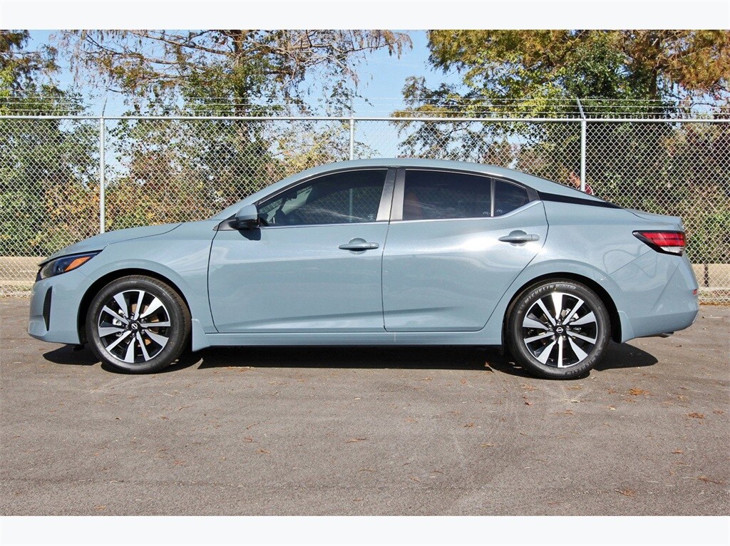 2025 Nissan Sentra SV photo 3