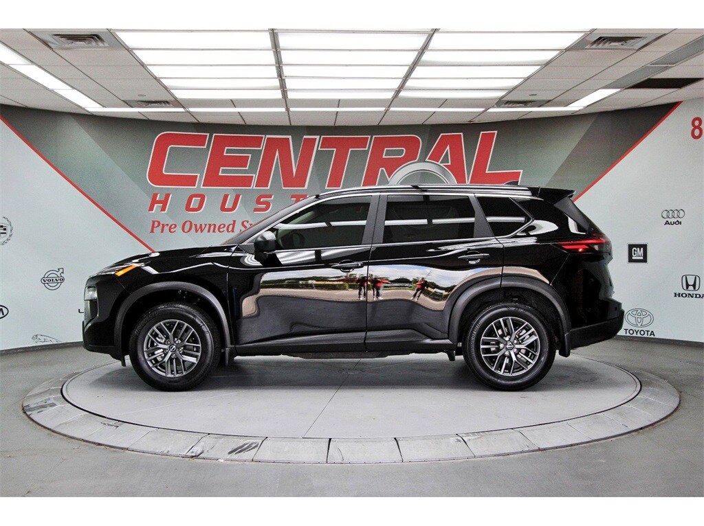 2025 Nissan Rogue S photo 2