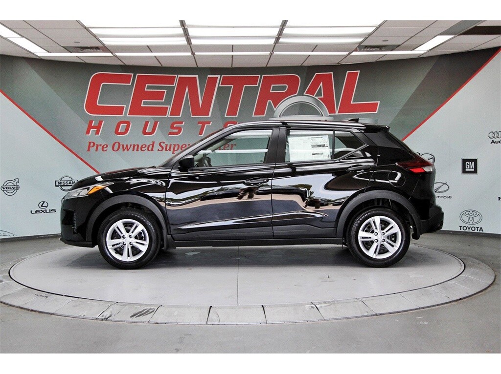 2025 Nissan Kicks Play S photo 3