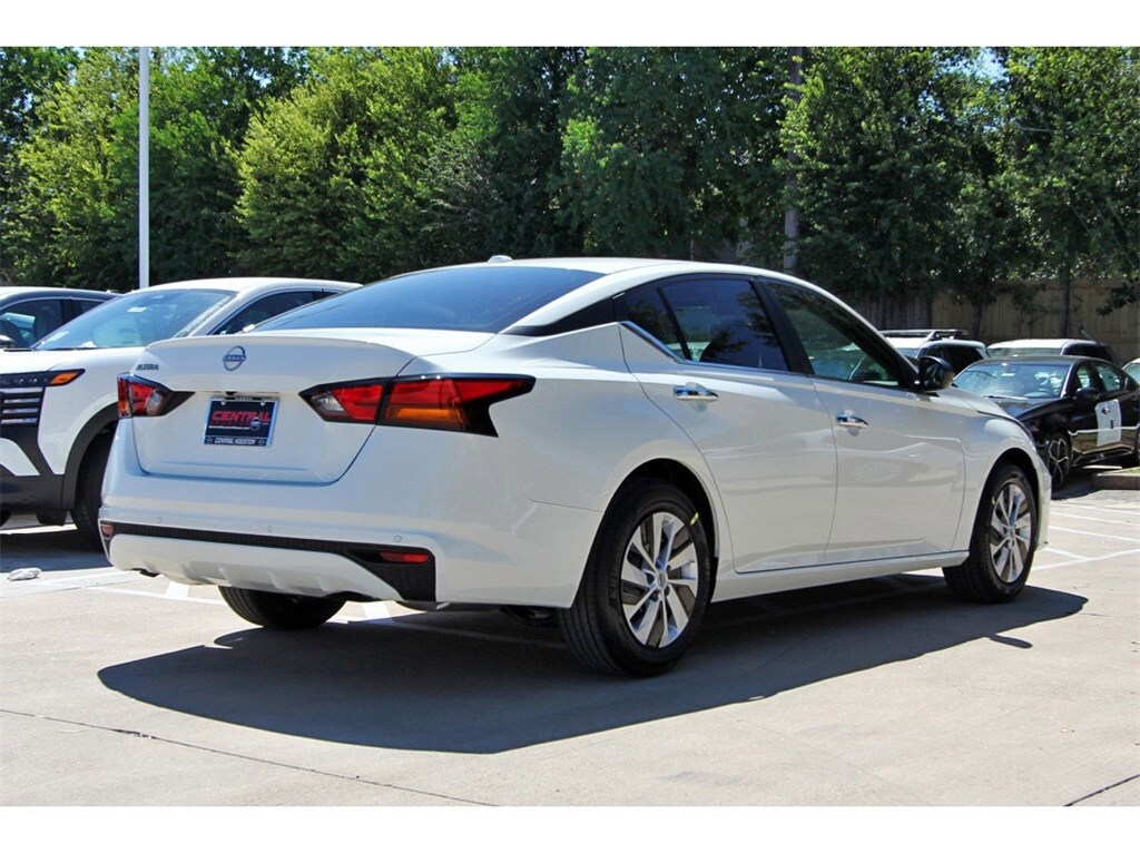 2025 Nissan Altima S photo 4