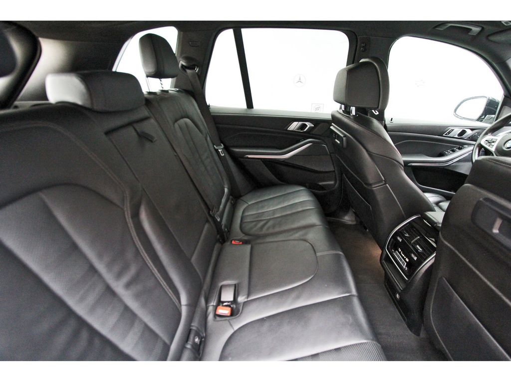 2022 BMW X5 M50i - Photo 10