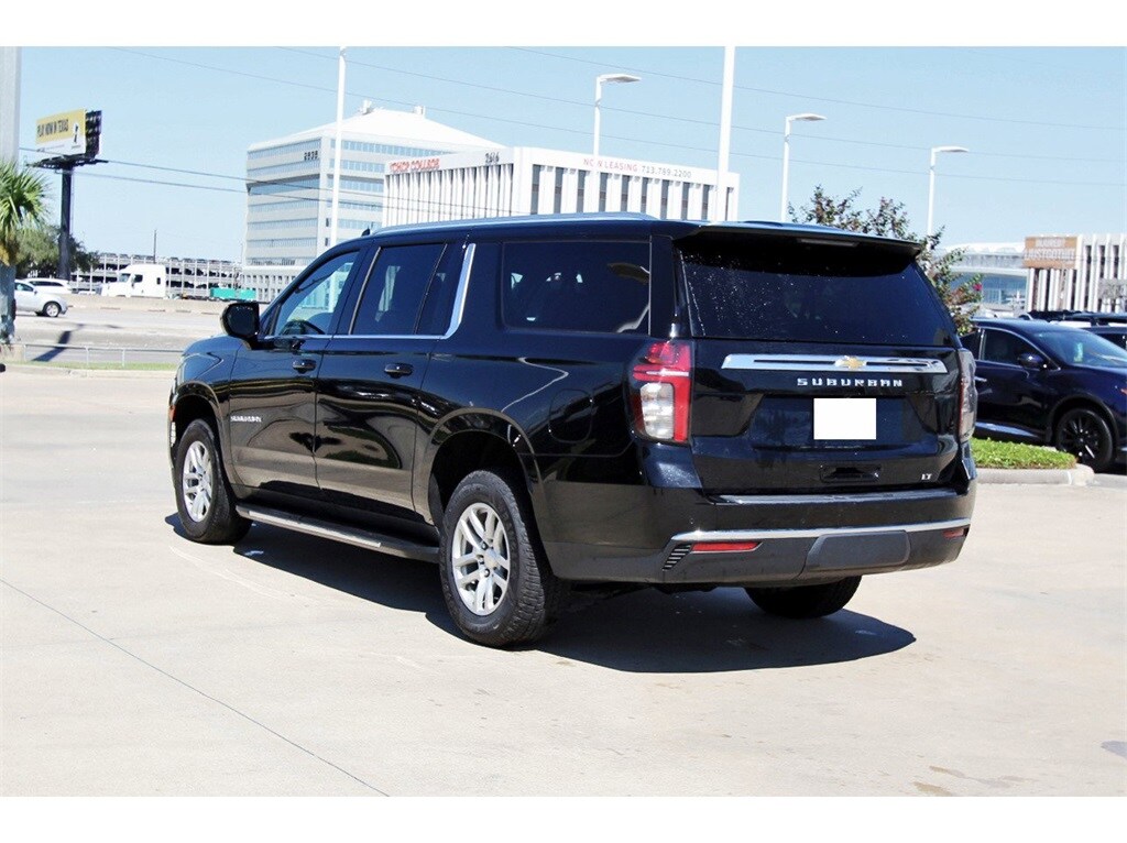 2023 Chevrolet Suburban LT photo 2
