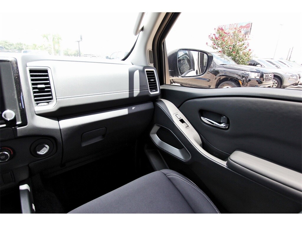 2024 Nissan Frontier SV - Photo 8