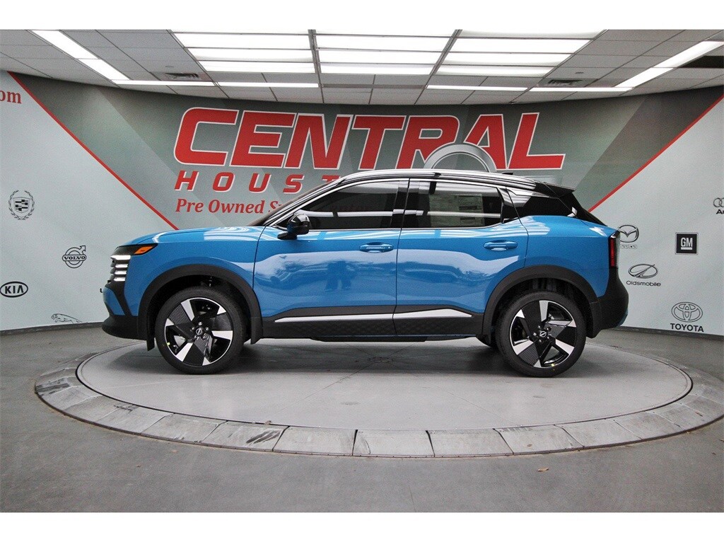 2025 Nissan Kicks SR photo 3