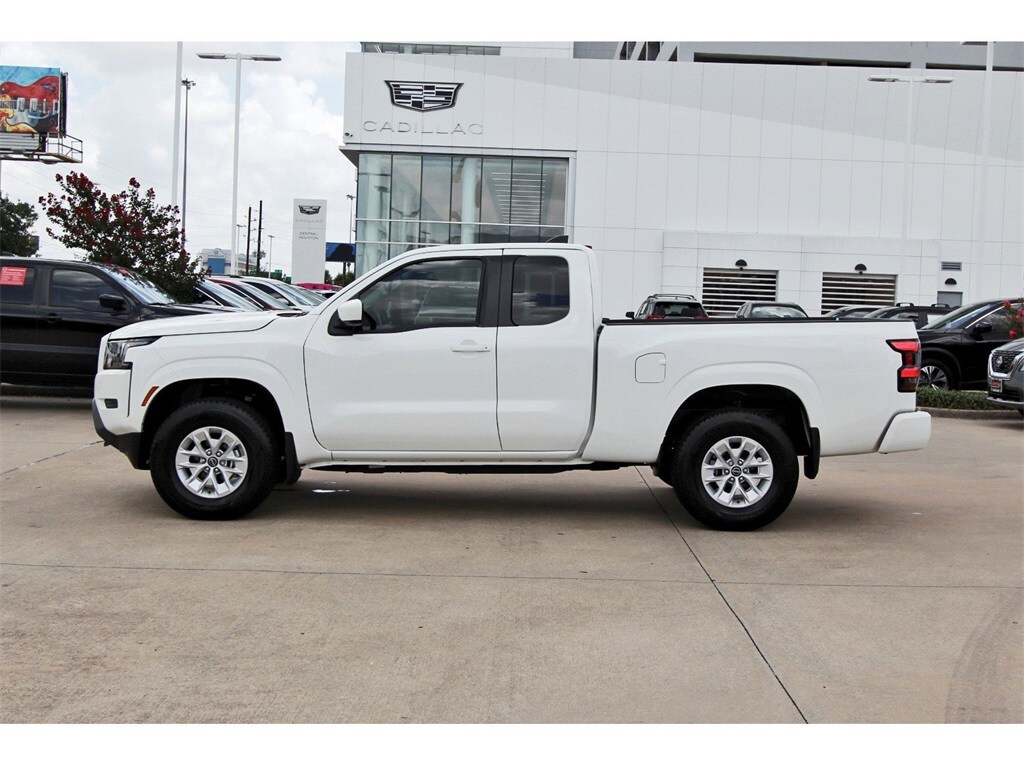 2024 Nissan Frontier SV photo 3