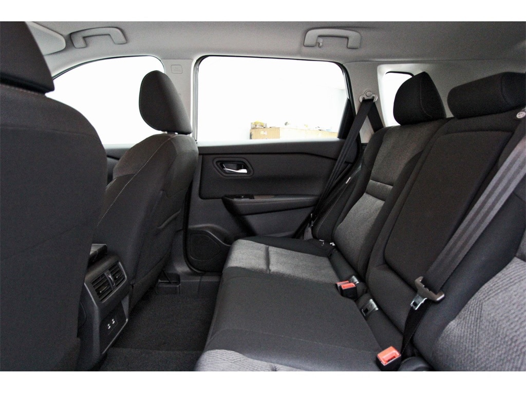 2026 Nissan Rogue SV photo 8