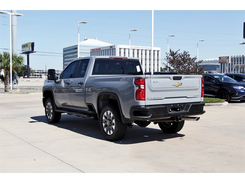 2025 Chevrolet Silverado 2500HD Custom photo 4