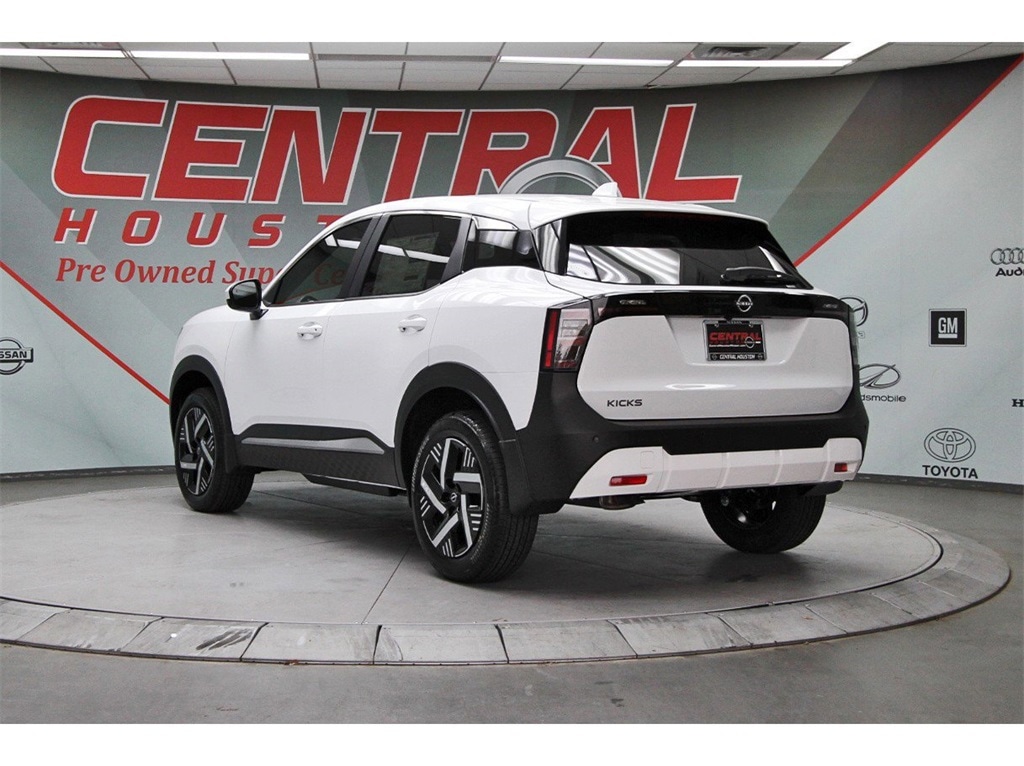 2025 Nissan Kicks SV photo 2