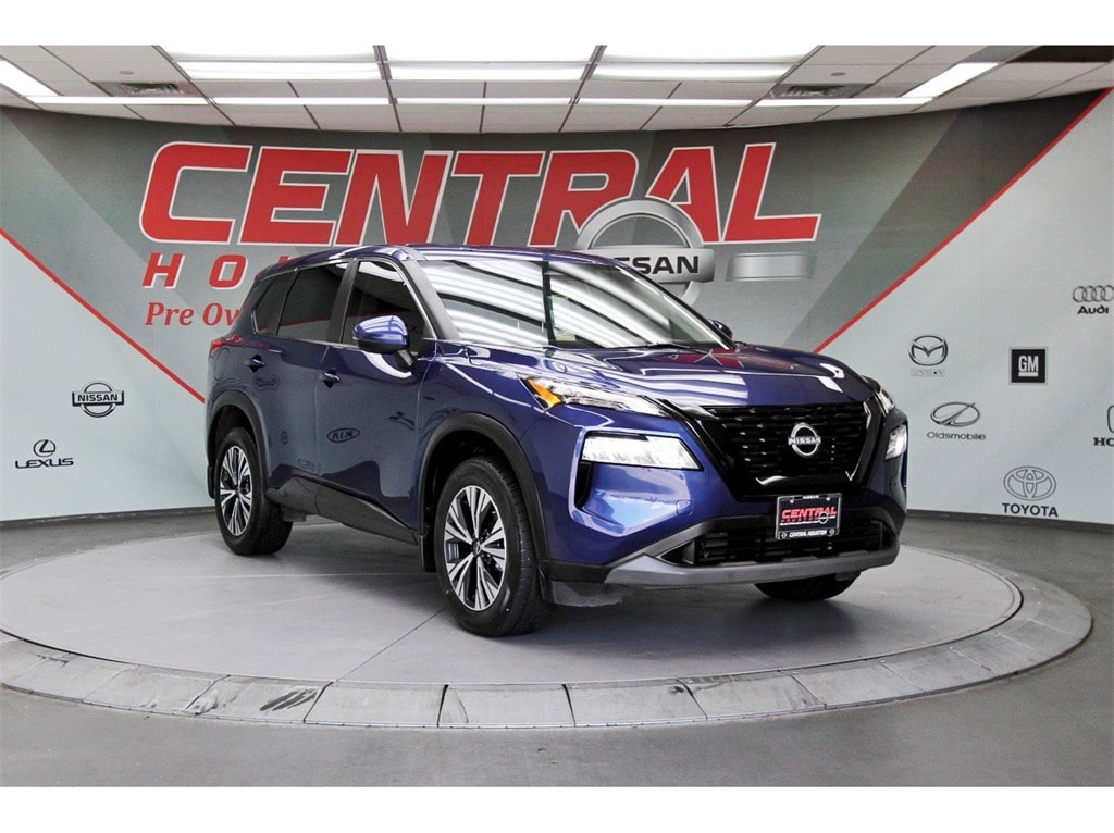 2022 Nissan Rogue SV photo 2