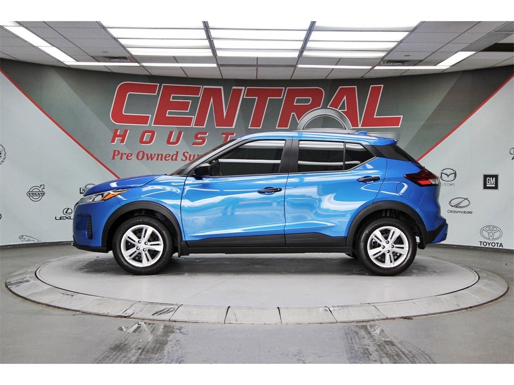 2025 Nissan Kicks Play S photo 3