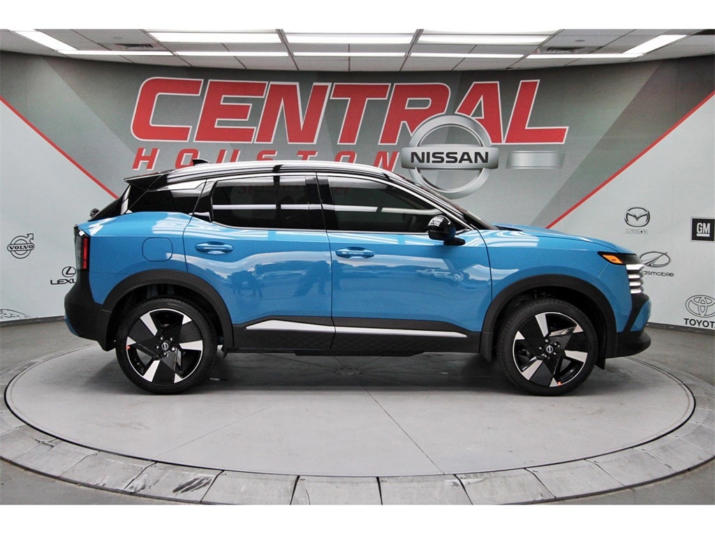 2026 Nissan Kicks SR photo 4