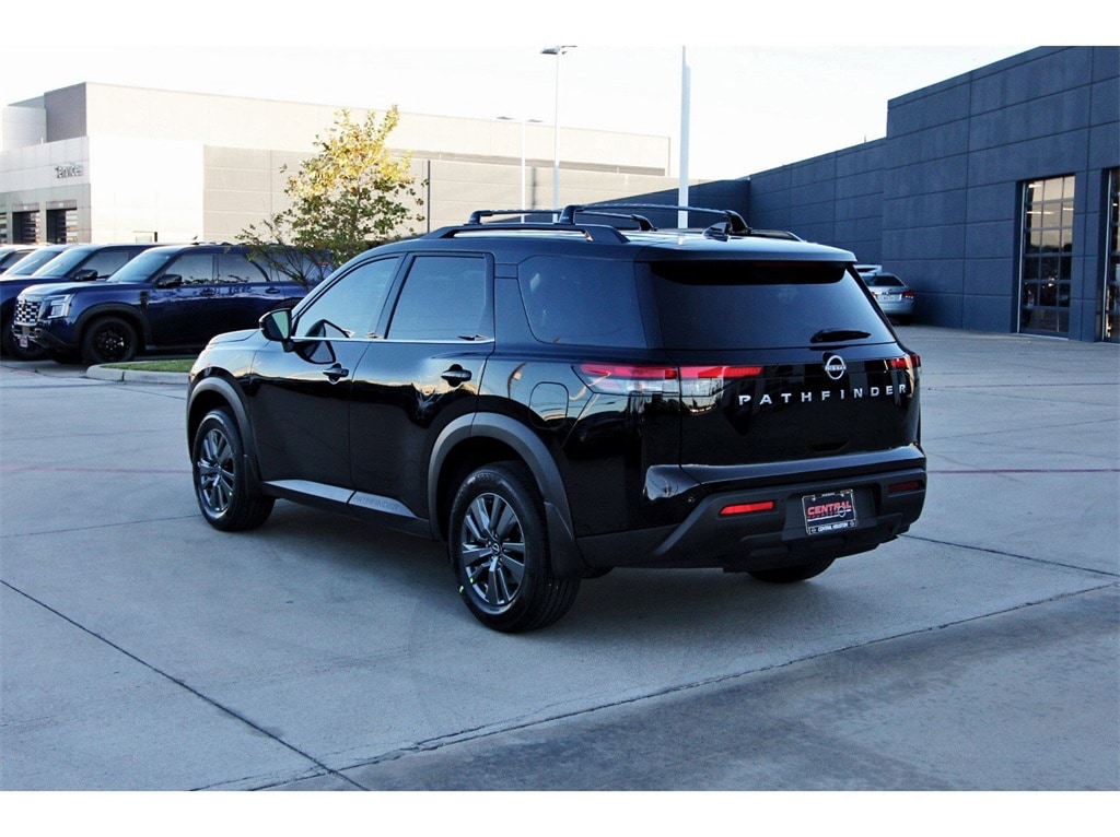 2025 Nissan Pathfinder SV photo 4