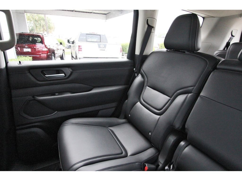 2026 Nissan Armada SV - Photo 9
