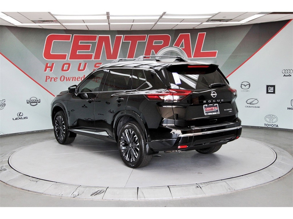 2026 Nissan Rogue Platinum photo 3
