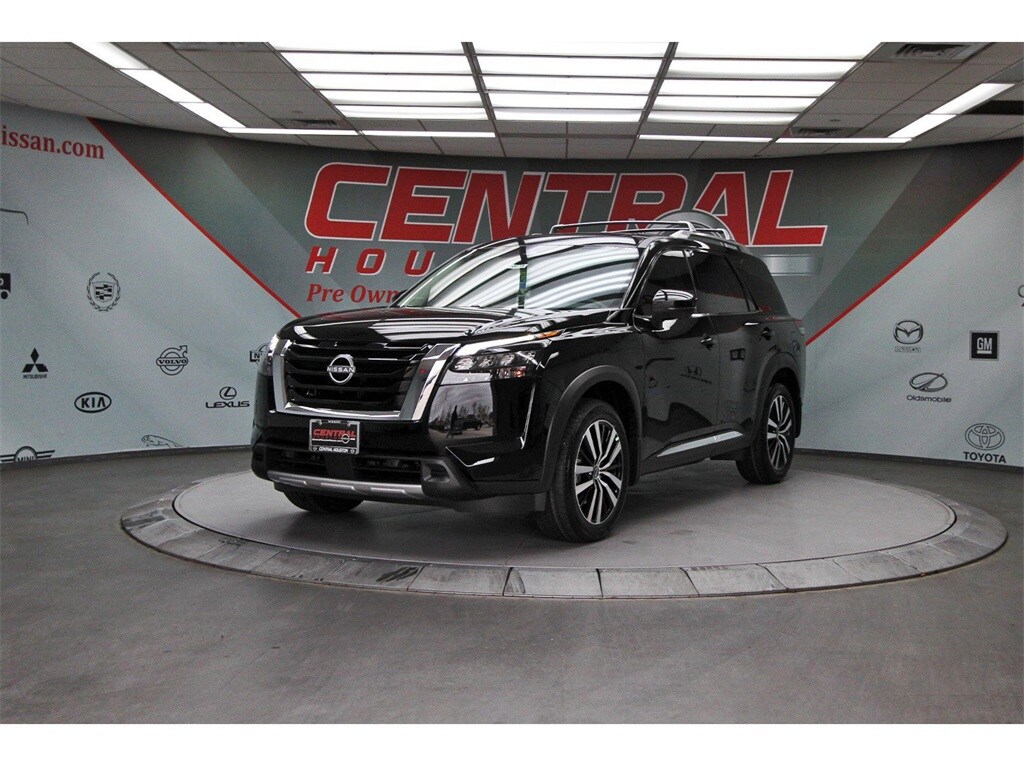 2025 Nissan Pathfinder Platinum photo 2