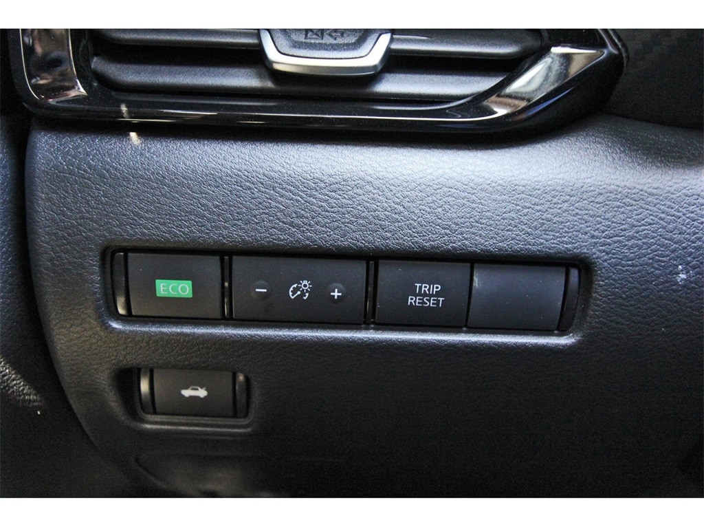 2025 Nissan Sentra SV photo 18