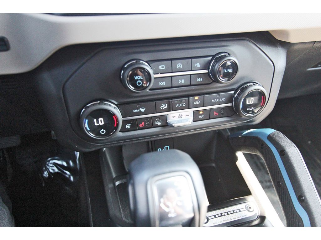 2023 Ford Bronco 4-Door Wildtrak - Photo 19