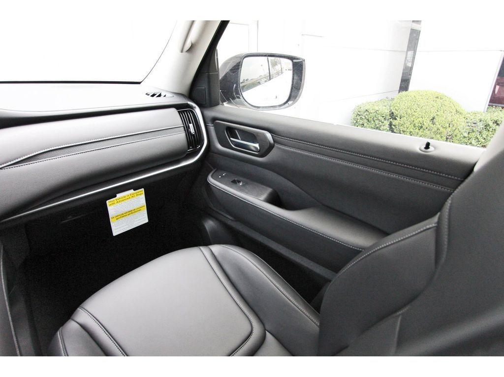 2026 Nissan Armada SV - Photo 8