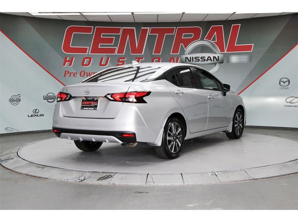 2025 Nissan Versa 1.6 SV photo 4
