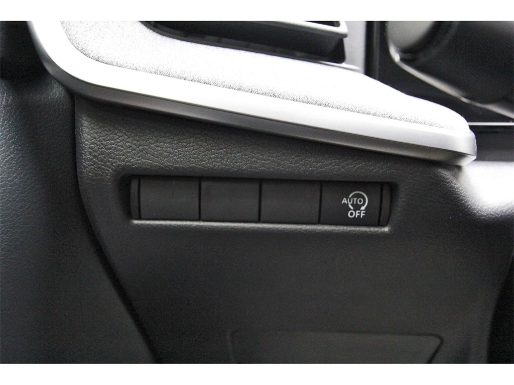 2025 Nissan Kicks SV photo 10