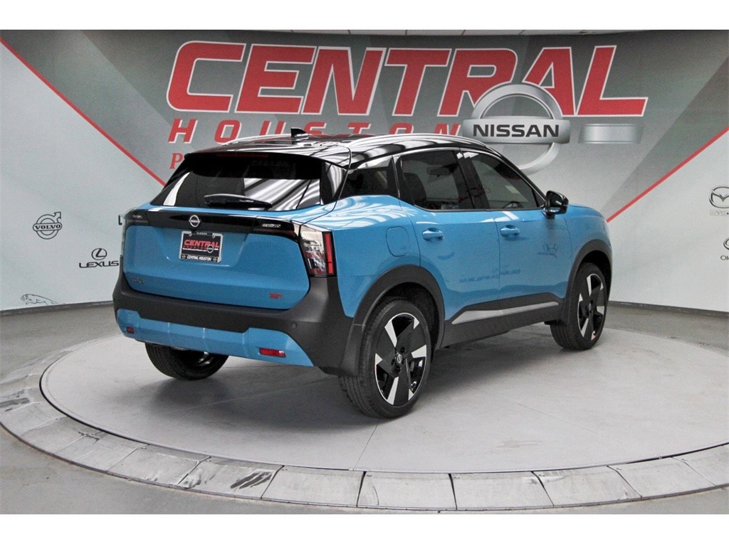 2026 Nissan Kicks SR photo 3