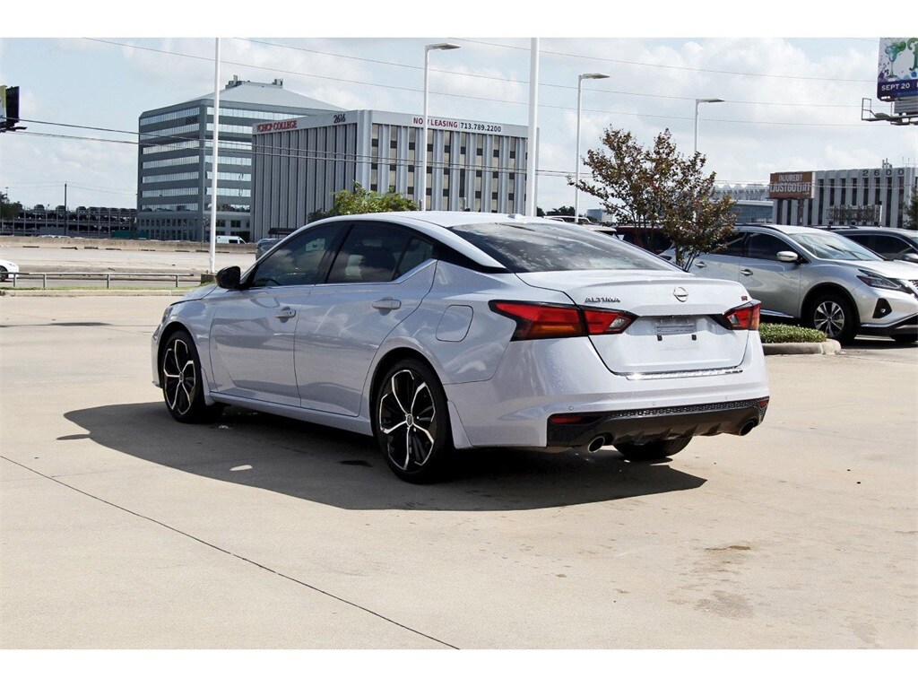 2023 Nissan Altima 2.5 SR photo 3